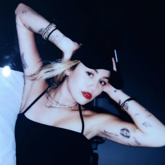 Miley Cyrus dévoile un nouveau tatouage osé sur Instagram, le 22 janvier 2019.