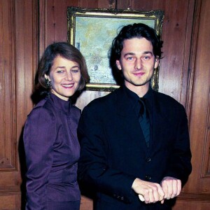 Charlotte Rampling et son fils aîné Barnaby à Londres en 1999.