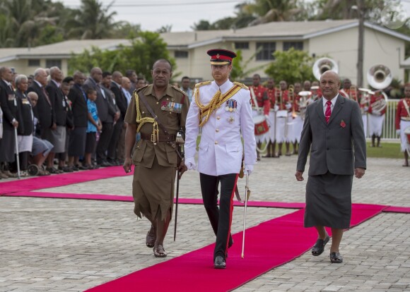 Le prince Harry, duc de Sussex dépose une couronne de fleurs au "Fiji War Memorial" lors de sa tournée officielle aux îles Fidji, le 24 octobre 2018.