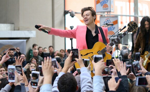 Harry Styles lors d'un concert en plein air à New York, le 9 mai 2017.