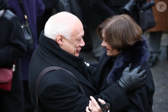Éric-Emmanuel Schmitt et Macha Méril - Arrivées aux obsèques de Michel Legrand en la cathédrale orthodoxe Saint-Alexandre-Nevsky à Paris. Le 1er février 2019