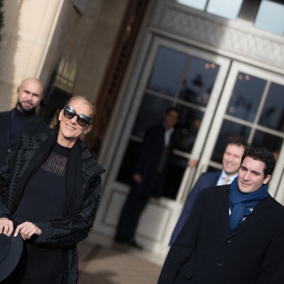 Celine Dion sort de l'hôtel de Crillon à Paris le 1er février 2019.
