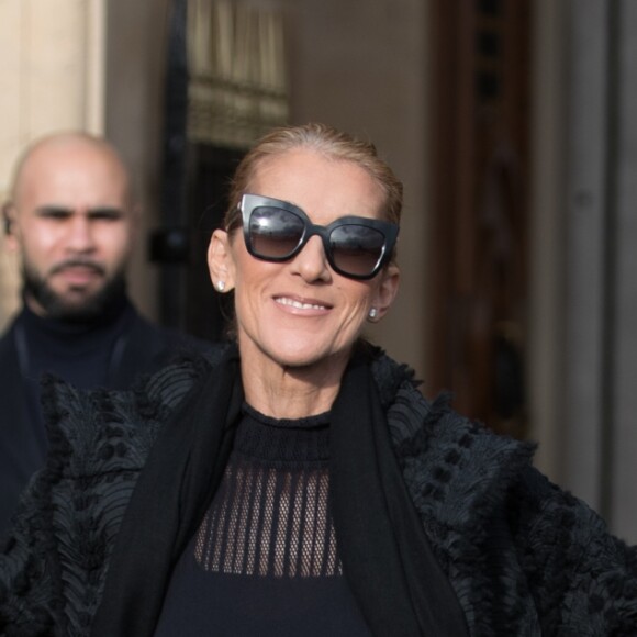 Celine Dion sort de l'hôtel de Crillon à Paris le 1er février 2019.