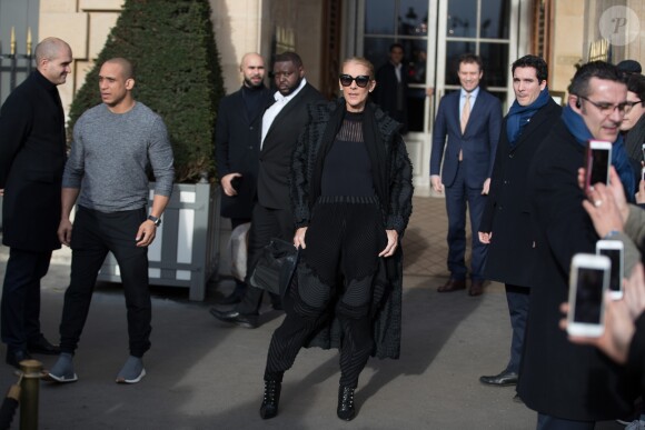 Celine Dion sort de l'hôtel de Crillon à Paris le 1er février 2019.