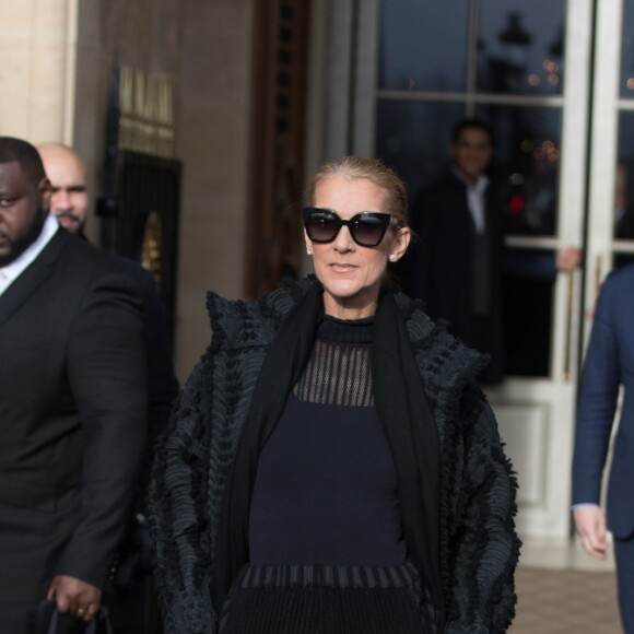 Celine Dion sort de l'hôtel de Crillon à Paris le 1er février 2019.