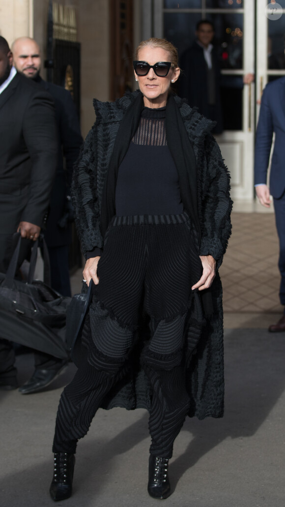 Celine Dion sort de l'hôtel de Crillon à Paris le 1er février 2019.