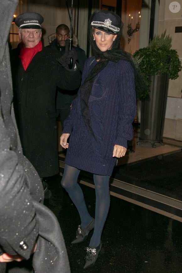 Céline Dion quitte l'hôtel Plaza Athénée après avoir tourné une publicité pour l'Oréal à Paris le 29 janier 2019.