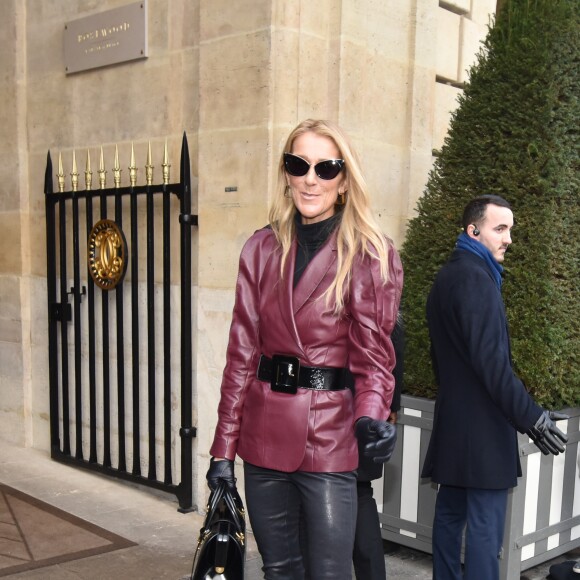 Céline Dion est de retour à l'hôtel, Le Crillon, à Paris, après une visite chez Givenchy. Le 24 janvier 2019
