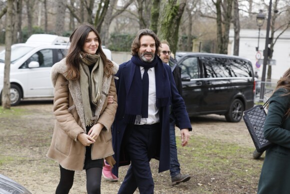 Frédéric Beigbeder, sa fille Chloé - Arrivées au théâtre Marigny pour l'hommage à Michel Legrand à Paris le 1er février 2019.