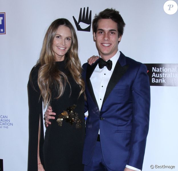 Elle MacPherson et son fils Arpad Flynn Alexander Busson à la soirée American Australian Arts Awards au Skylight Modern à New York, le 31 janvier 2019.