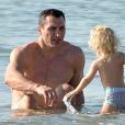 Exclusif - Wladimir Klitschko et sa fille Kaya en vacances à Miami le 15 mai 2017.