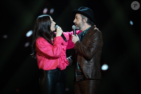 Izïa Higelin et Arthur H ont rendu hommage à leur père Jacques Higelin lors de la 24e cérémonie des Victoires de la musique, à la Scène musicale, le 8 février 2019.