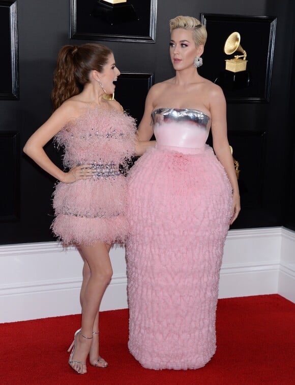 Anna Kendrick et Katy Perry, habillée d'une robe couture Balmain - 61e édition des GRAMMY Awards à Los Angeles, le 10 février 2019.