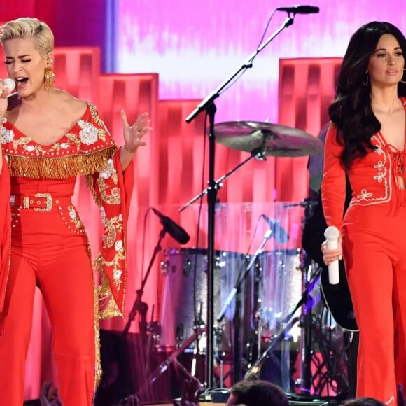 Katy Perry, Little Big Town, Miley Cyrus et Kacey Musgraves et Dolly Parton interprètent "9 to 5" en hommage à Dolly Parton - 61e édition des GRAMMY Awards à Los Angeles, le 10 février 2019.