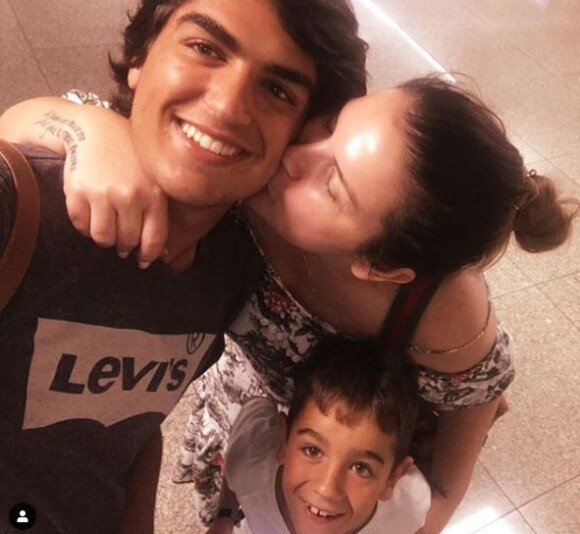 Katia Aveiro avec ses deux fils Rodrigo et José. Instagram, le 17 septembre 2018.