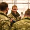 Le prince Harry, duc de Sussex, assiste à des manoeuvres militaires par grand froid à l'occasion des 50 ans du Commando Helicopter Force à Bardufoss, Norvège le 14 février 2019.