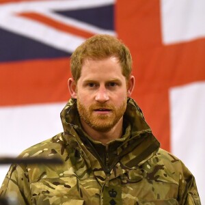 Le prince Harry, duc de Sussex, assiste à des manoeuvres militaires par grand froid à l'occasion des 50 ans du Commando Helicopter Force à Bardufoss, Norvège le 14 février 2019.