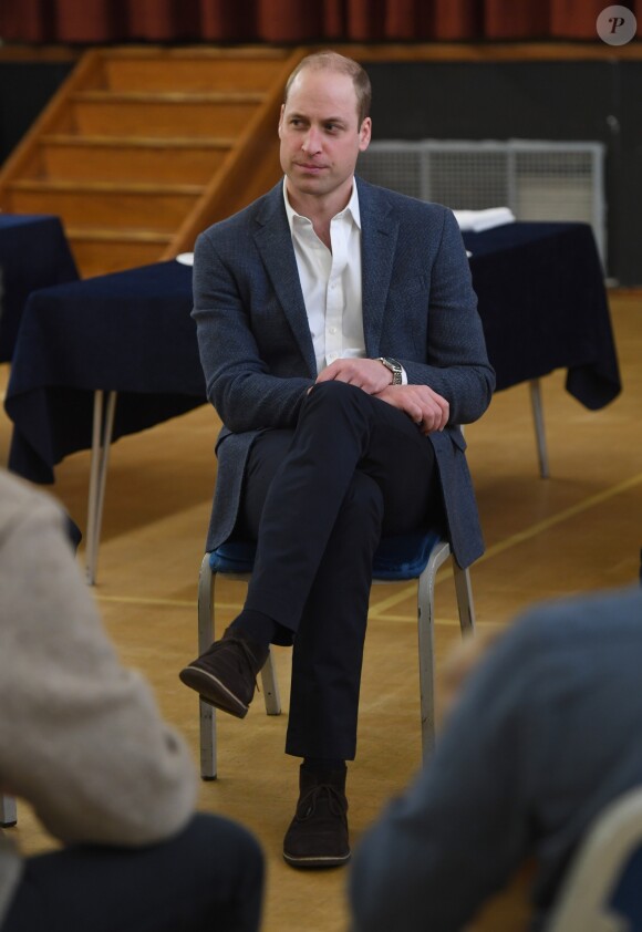 Le prince William, duc de Cambridge, rencontre des jeunes pères lors d'une réunion de groupe pour les aider dans leurs futures responsabilités au centre Abbey de Westminster le 14 février 2019.