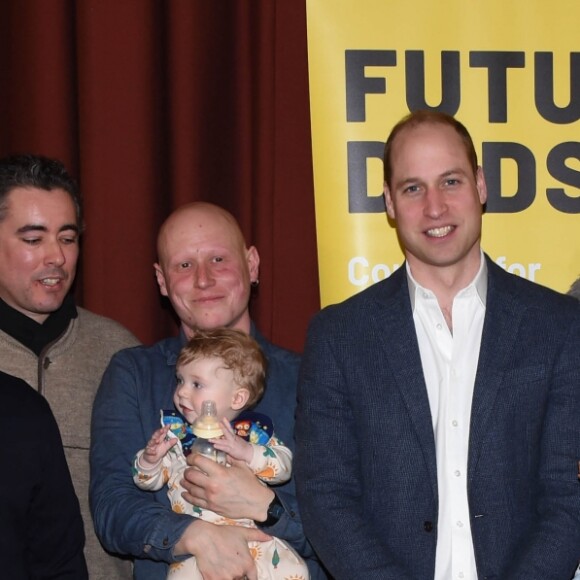 Le prince William, duc de Cambridge, rencontre des jeunes pères lors d'une réunion de groupe pour les aider dans leurs futures responsabilités au centre Abbey de Westminster le 14 février 2019.