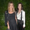 Jennifer Aniston et Courtney Cox au diner caritatif Chanel au profit de la fondation NRDC à Malibu. Los Angeles, le 2 juin 2018.