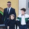 La famille Beckham (David Beckham, Victoria Beckham, Harper Beckham, Romeo Beckham, Cruz Beckham, Brooklyn Beckham et sa compagne Hana Cros) quitte le défilé de Victoria Beckham lors de la London Fashion Week (Semaine de la mode à Londres) le 17 février 2019.