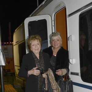 Marthe Mercadier et sa fille Véronique dans une une caravane mise à leur disposition par les forains, au coeur du bois de Vincennes le 4 avril 2014 .