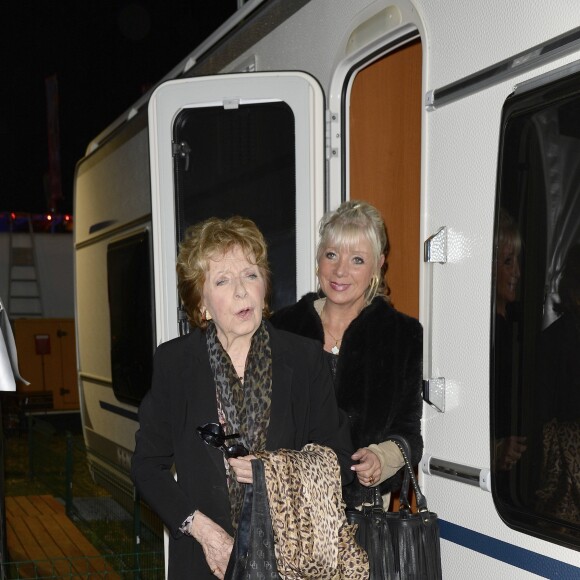 Marthe Mercadier et sa fille Véronique dans une une caravane mise à leur disposition par les forains, au coeur du bois de Vincennes le 4 avril 2014 .