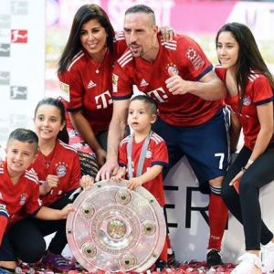 Franck Ribéry champion d'Allemagne avec son équipe du Bayern Munich célèbre son nouveau sacre avec sa femme Wahiba et leurs quatre enfants, Hizya, Shakinez, Seïf el Islam et Mohammed. Instagram, mai 2018.