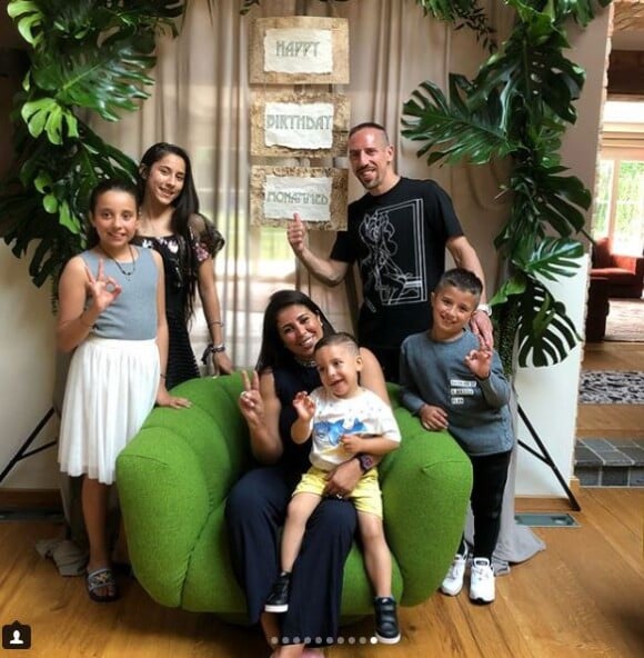 Franck Ribéry et sa femme Wahiba célèbrent les 3 ans de leur fils Mohammed avec leurs autres enfants, Hizya, Shakinez, Seïf el Islam et Mohammed. Instagram, mai 2018.