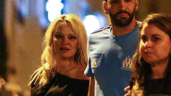 Pamela Anderson et Adil Rami, enlacés, s'affichent complices comme jamais