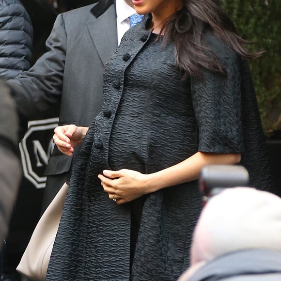 Meghan Markle, duchesse de Sussex, enceinte, sort de son hôtel à New York le 19 février 2019.