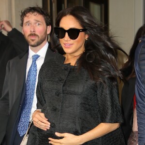 Meghan Markle, duchesse de Sussex, enceinte, sort de son hôtel à New York le 19 février 2019.