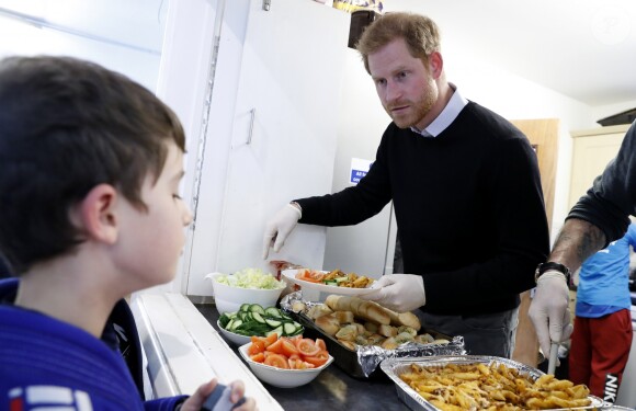 Le prince Harry, duc de Sussex, a rencontré les membres et les volontaires du centre "Streatham Youth and Community Trust's John Corfield" à Londres. Le 19 février 2019