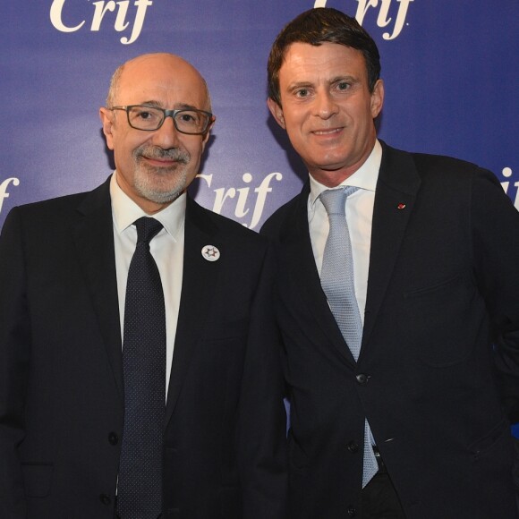 Francis Kalifat (président du CRIF) et Manuel Valls lors du 34ème dîner du Conseil représentatif des institutions juives de France (CRIF) au Carrousel du Louvre à Paris, France, le 20 février 2019. © Erez Lichtfeld/Bestimage