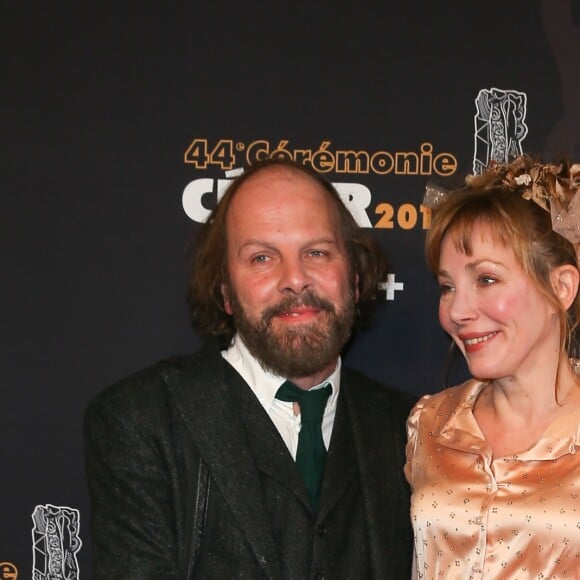 Julie Depardieu et Philippe Katerine, un couple toujours aussi tendrement exubérant devant les photographes lors de la 44e cérémonie des César à la salle Pleyel à Paris le 22 février 2019 © Borde-Jacovides / Bestimage