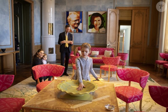 La princesse Estelle de Suède visitait le 20 février 2019 avec sa maman la princesse Victoria et son frère le prince Oscar le Mobilier royal, au palais à Stockholm. © Sara Friberg/Cour royale de Suède