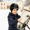 La princesse Estelle de Suède avec son pney Viktor, photo dans le parc du château de Rosendal à Stockholm diffusée à l'occasion de son 7e anniversaire le 23 février 2019. © Linda Broström/Cour royale de Suède