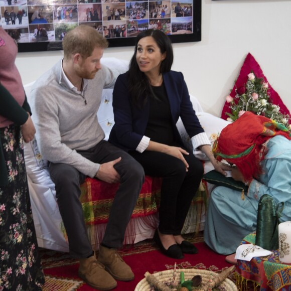 Le prince Harry, duc de Sussex, et Meghan Markle, duchesse de Sussex, enceinte, visitent un pensionnat de jeunes filles à Asni dans le cadre de leur voyage officiel au Maroc, le 24 février 2019.  Britain's Prince Harry and Meghan, Duchess of Sussex visit a girls boarding school in the village of Asni in the Atlas Mountains of Morocco. February 24th, 2019.24/02/2019 - Asni