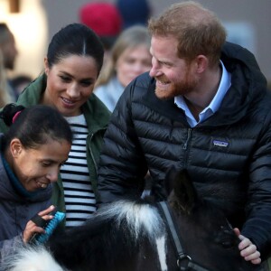 Le prince Harry, duc de Sussex et Meghan Markle (enceinte), duchesse de Sussex en visite à la Fédération Royale Marocaine de Sports Equestres à Rabat, lors de leur voyage officiel au Maroc. Le 25 février 2019