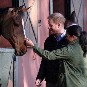 Le prince Harry, duc de Sussex et Meghan Markle (enceinte), duchesse de Sussex en visite à la Fédération Royale Marocaine de Sports Equestres à Rabat, lors de leur voyage officiel au Maroc. Le 25 février 2019