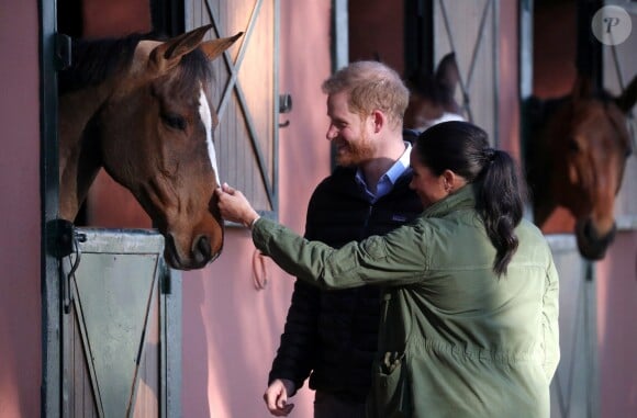 Le prince Harry, duc de Sussex et Meghan Markle (enceinte), duchesse de Sussex en visite à la Fédération Royale Marocaine de Sports Equestres à Rabat, lors de leur voyage officiel au Maroc. Le 25 février 2019