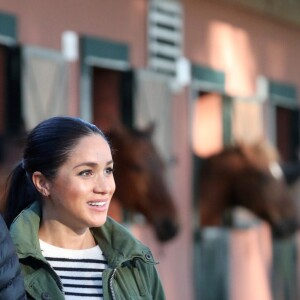 Le prince Harry, duc de Sussex et Meghan Markle (enceinte), duchesse de Sussex en visite à la Fédération Royale Marocaine de Sports Equestres à Rabat, lors de leur voyage officiel au Maroc. Le 25 février 2019