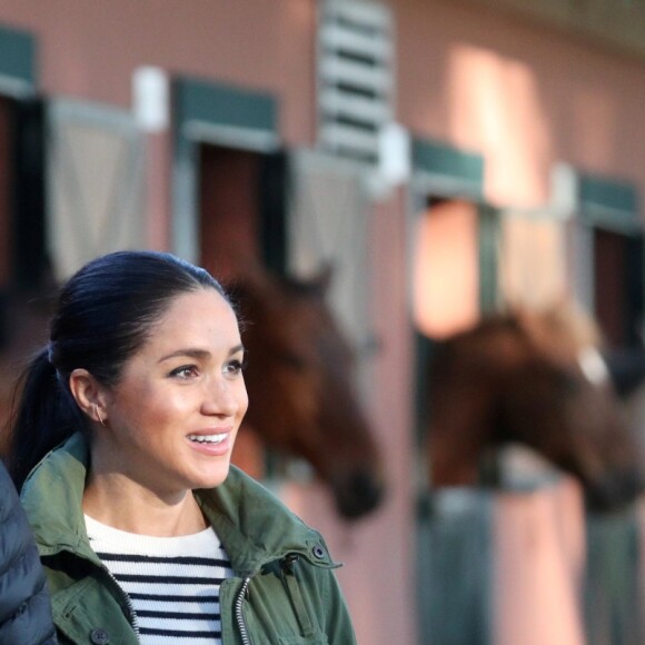 Le prince Harry, duc de Sussex et Meghan Markle (enceinte), duchesse de Sussex en visite à la Fédération Royale Marocaine de Sports Equestres à Rabat, lors de leur voyage officiel au Maroc. Le 25 février 2019