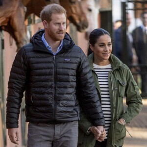 Le prince Harry, duc de Sussex et Meghan Markle (enceinte), duchesse de Sussex en visite à la Fédération Royale Marocaine de Sports Equestres à Rabat, lors de leur voyage officiel au Maroc. Le 25 février 2019