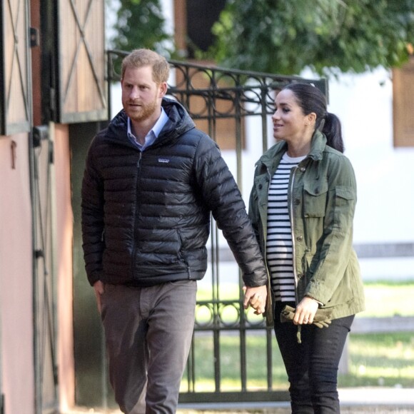 Le prince Harry, duc de Sussex et Meghan Markle (enceinte), duchesse de Sussex en visite à la Fédération Royale Marocaine de Sports Equestres à Rabat, lors de leur voyage officiel au Maroc. Le 25 février 2019