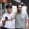 Zachary Quinto et son compagnon Miles McMillan se promènent à New York, le 13 septembre 2018.