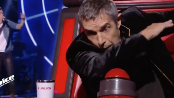 The Voice 8 : Julien Clerc dabe grâce à Godi, une drag queen fait sensation !