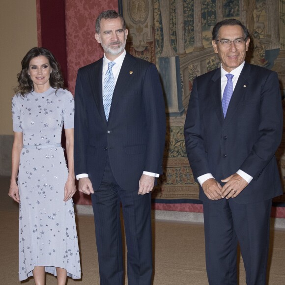 La reine Letizia d'Espagne (robe Nina Ricco) lors du dîner de clôture de la visite présidentielle péruvienne, le 28 février 2019 au palais royal du Pardo à Madrid.