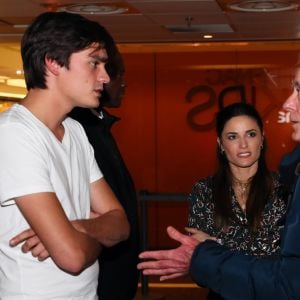 Exclusif - Alain-Fabien Delon reçoit la visite de son oncle Jean-François Delon en présence de sa compagne Capucine Anav lors de la dédicace de son roman "De la race des seigneurs" aux éditions Stock à la FNAC des Ternes à Paris le 14 février 2019. © Sébastien Valiela/Bestimage