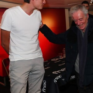 Exclusif - Alain-Fabien Delon reçoit la visite de son oncle Jean-François Delon en présence de sa compagne Capucine Anav lors de la dédicace de son roman "De la race des seigneurs" aux éditions Stock à la FNAC des Ternes à Paris le 14 février 2019. © Sébastien Valiela/Bestimage